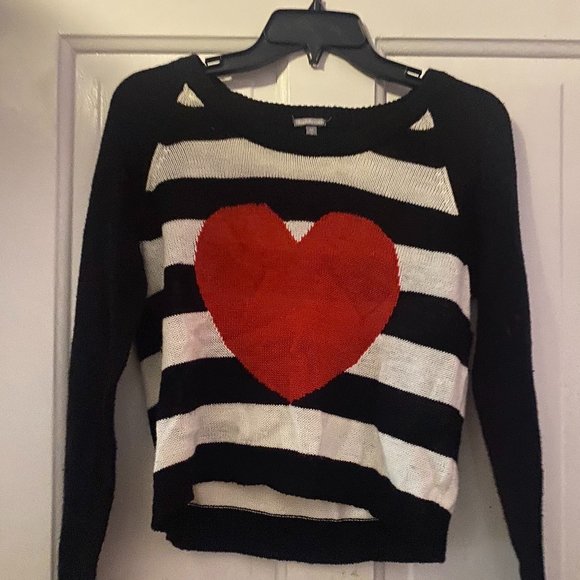 Charlotte Russe Cropped Heart Sweater - Picture 1 of 3
